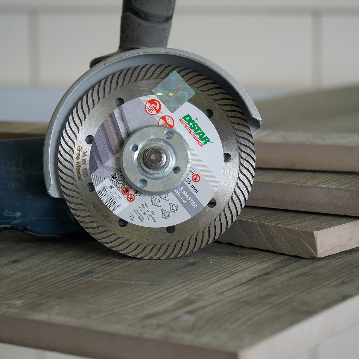 Cutting porcelain tile with Distar Gres Master 115 mm diamond blade using angle grinder